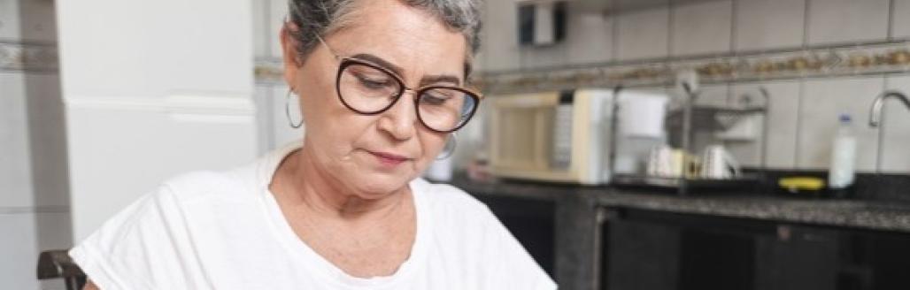 woman checking her diabetes