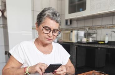 woman checking her diabetes